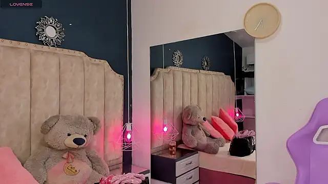 IsabellaBromsS online show from December 2024 07:22:01 PM