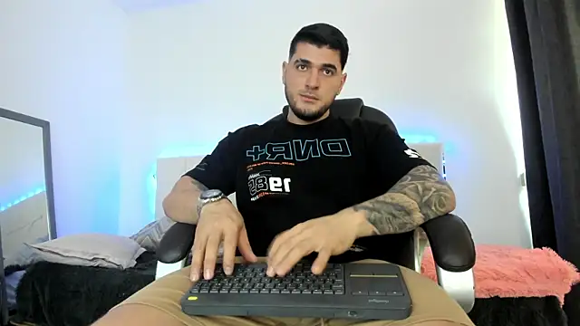 Snapshot of Teilor_Creed chatting on December 2025 07:10:01 PM Teilor Creed online show from December 2025 07:10:01 PM