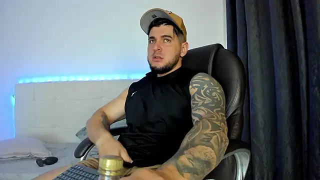 Snapshot of Teilor_Creed chatting on February 2026 10:15:02 PM Teilor Creed online show from February 2026 10:15:02 PM