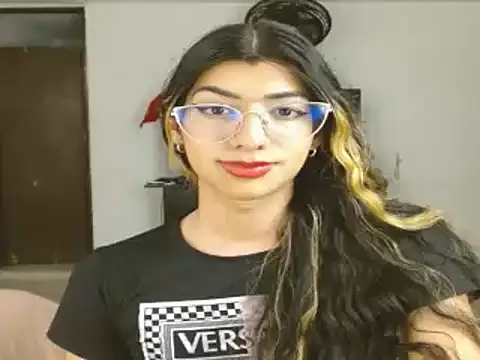 engielphoenis14 online show from December 2024 11:47:01 PM