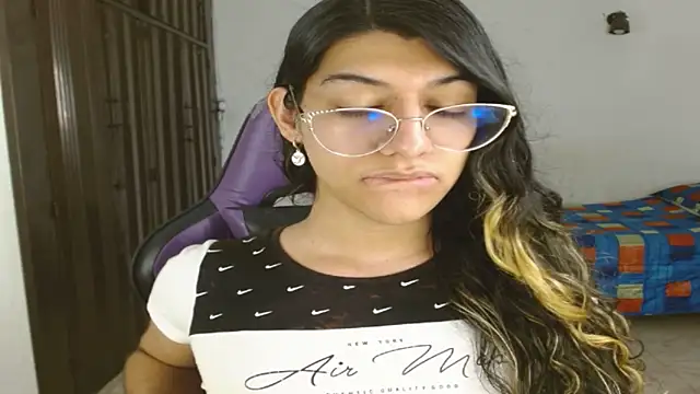 engielphoenis14 online show from October 2025 10:41:01 PM