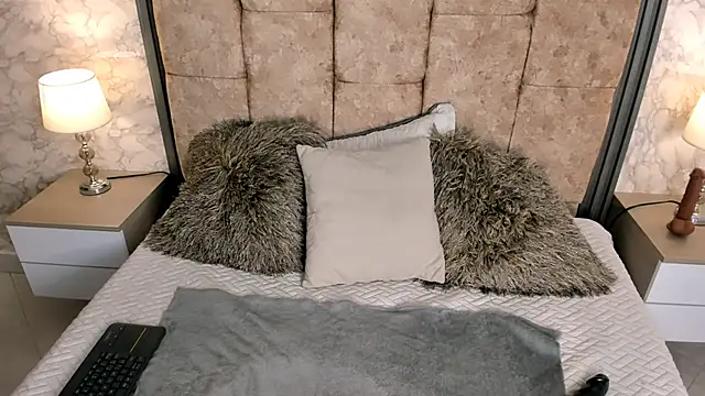 amatista  smith online show from January 2025 11:30:01 PM