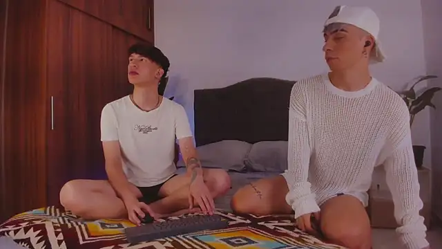 2gays 1Str8 online show from December 2024 09:51:01 PM