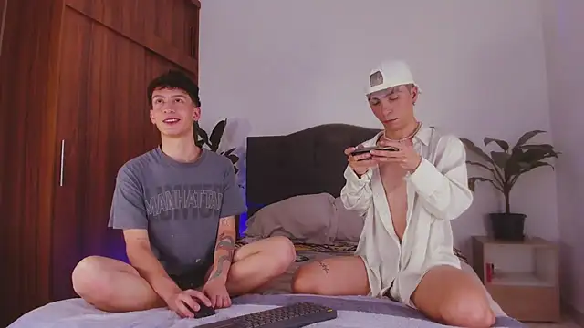 2gays 1Str8 online show from January 2025 02:02:01 AM