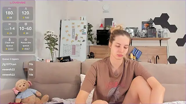 Girl alone home online show from October 2025 04:09:01 AM