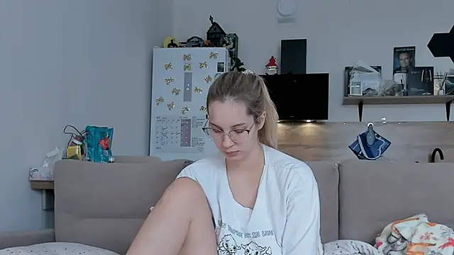 Girl alone home online show from May 2026 04:53:01 AM