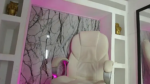 Snapshot of EvilAnnie_ chatting on January 2025 10:01:01 PM EvilAnnie online show from January 2025 10:01:01 PM