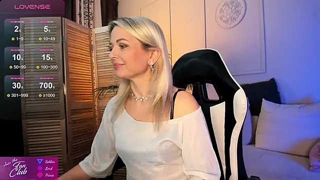 Gloria Lovely online show from December 2024 02:22:01 PM