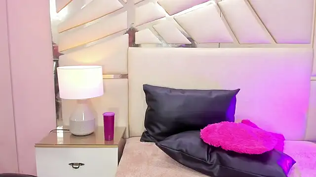 AlanaJones1 online show from January 2025 02:46:01 PM