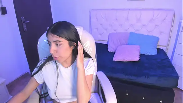 lunitaa18 online show from December 2025 08:50:02 PM