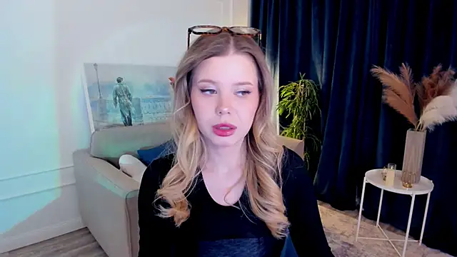 FollowLovee online show from April 2026 06:53:01 PM