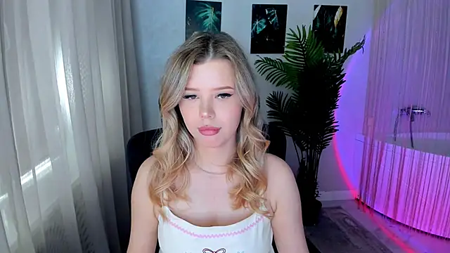 Snapshot of FollowLovee chatting on May 2026 03:56:02 AM FollowLovee online show from May 2026 03:56:02 AM