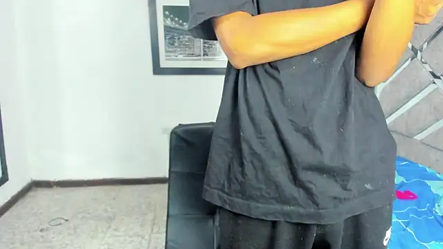 EvaxEmma online show from October 2025 01:31:02 PM