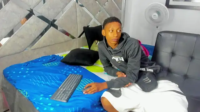 EvaxEmma online show from January 2026 01:26:02 PM