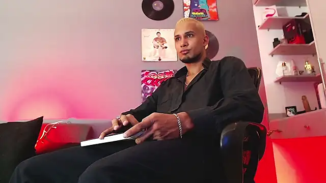 MagnusFrost online show from January 2025 01:48:01 AM