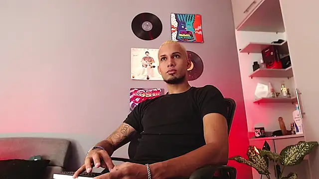 MagnusFrost online show from January 2025 02:53:02 PM