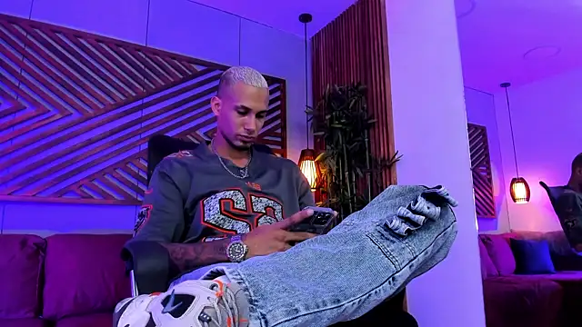 MagnusFrost online show from January 2025 07:28:02 PM