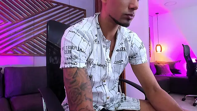 MagnusFrost online show from January 2025 11:33:01 PM