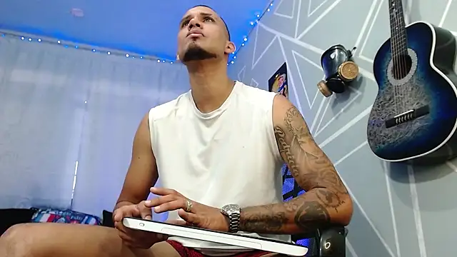 MagnusFrost online show from March 2025 05:07:02 PM