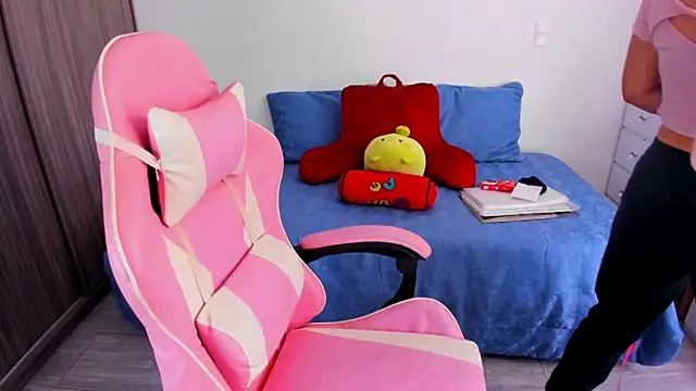 Sofi Martinezz0 online show from September 2025 07:15:01 PM