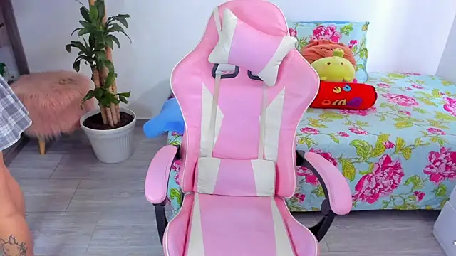 Sofi Martinezz0 online show from October 2025 02:48:01 PM