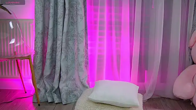 EvaSparks  online show from April 2026 10:21:02 PM