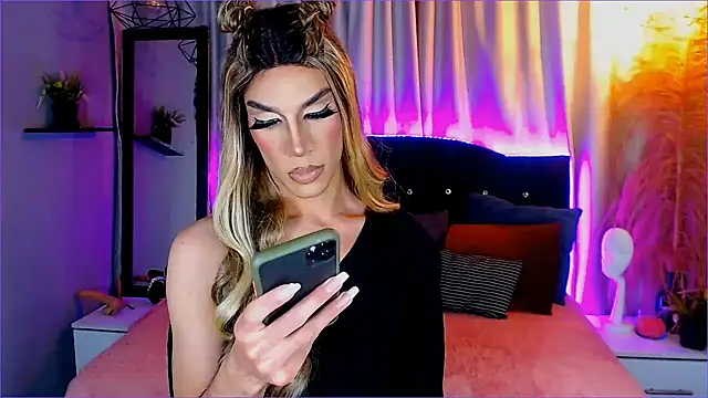 camila hootie online show from December 2024 03:44:02 AM