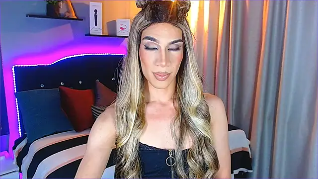 camila hootie online show from December 2024 03:04:02 AM