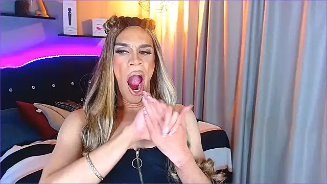 camila hootie online show from December 2024 07:00:01 AM