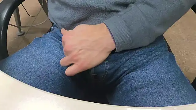 alessandroman2114 online show from February 2026 05:17:01 PM