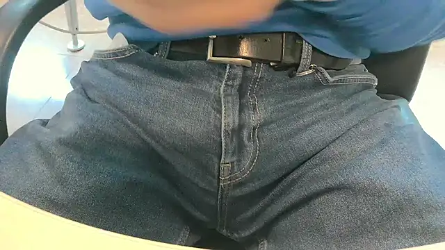 alessandroman2114 online show from April 2026 10:21:01 AM