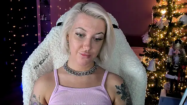 tykioty Miley online show from December 2024 03:38:02 PM