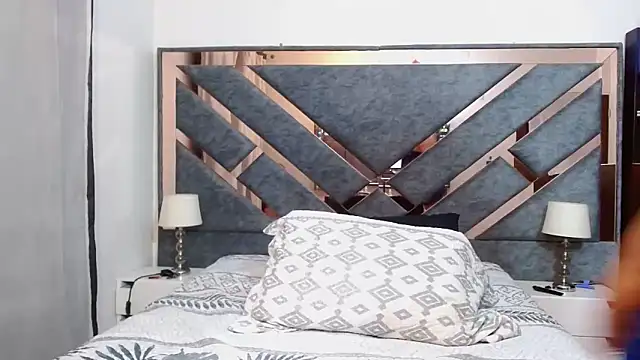 KarlaTesg online show from September 2025 09:31:01 AM