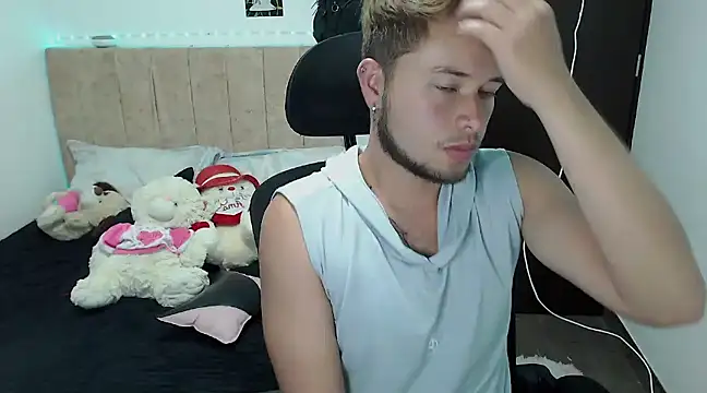 JOHANLEON1 online show from January 2025 12:38:02 AM