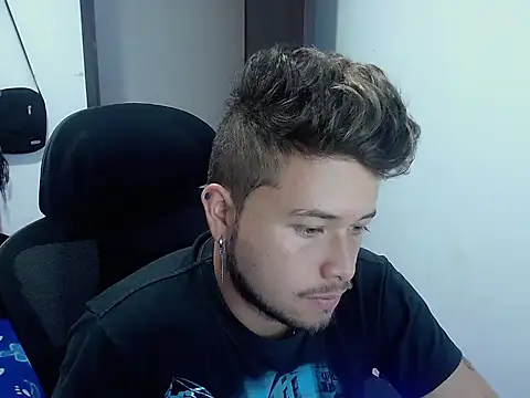 JOHANLEON1 online show from September 2025 02:43:02 PM