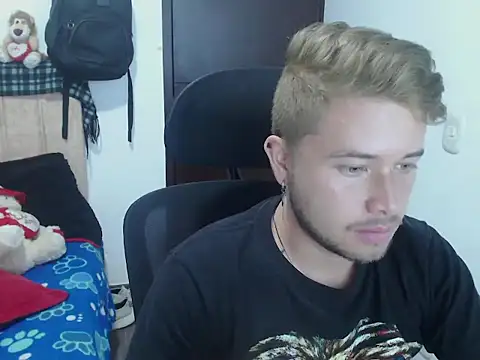 JOHANLEON1 online show from October 2025 02:47:01 PM