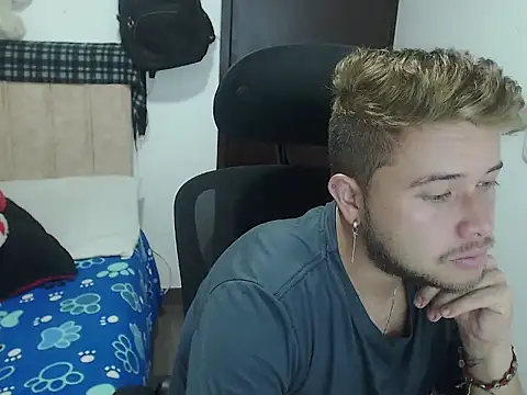 JOHANLEON1 online show from October 2025 05:35:02 PM