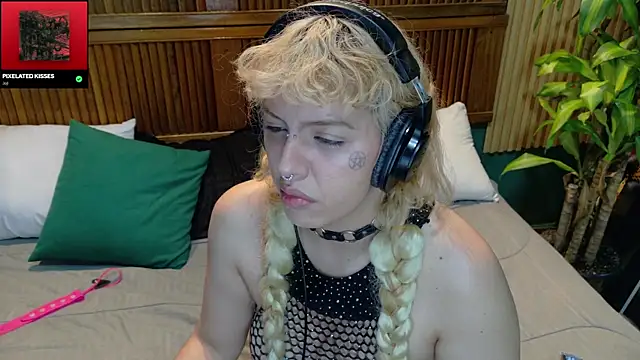 Snapshot of Eli666uwu chatting on October 2025 12:33:02 AM Eli666uwu online show from October 2025 12:33:02 AM