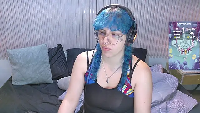 Eli666uwu online show from December 2025 10:45:02 AM