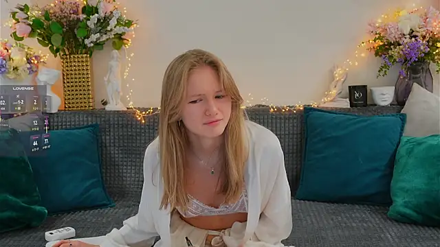 Snapshot of Alexandra_Demore chatting on February 2025 01:04:02 AM Alexandra Demore online show from February 2025 01:04:02 AM