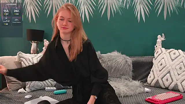 Snapshot of Alexandra_Demore chatting on March 2025 11:47:02 PM Alexandra Demore online show from March 2025 11:47:02 PM