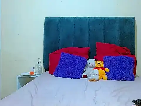 curvycloe1 online show from October 2025 04:30:01 PM