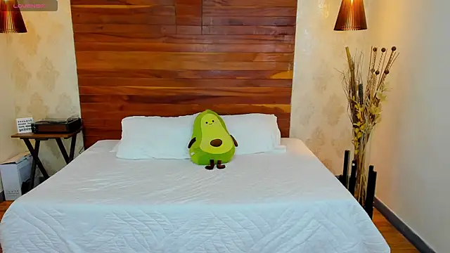 Snapshot of KatherineBond chatting on January 2025 08:02:01 PM KatherineBond online show from January 2025 08:02:01 PM