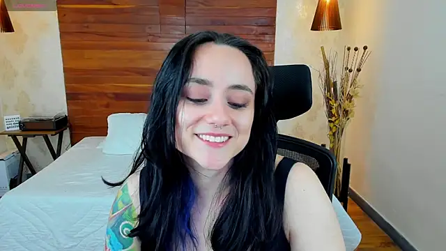 Snapshot of KatherineBond chatting on January 2025 02:07:02 AM KatherineBond online show from January 2025 02:07:02 AM