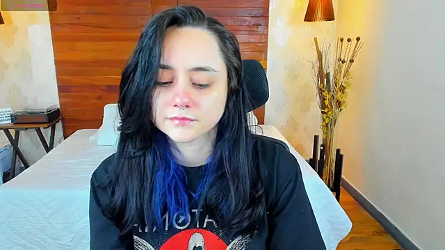 Snapshot of KatherineBond chatting on January 2025 11:23:01 PM KatherineBond online show from January 2025 11:23:01 PM