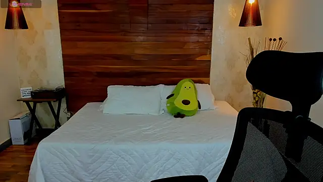 Snapshot of KatherineBond chatting on January 2025 12:47:01 AM KatherineBond online show from January 2025 12:47:01 AM