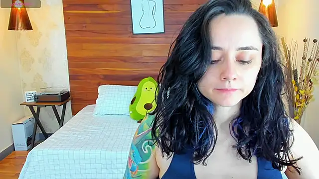 Snapshot of KatherineBond chatting on February 2025 05:39:02 PM KatherineBond online show from February 2025 05:39:02 PM