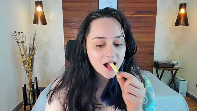 Snapshot of KatherineBond chatting on March 2025 01:19:01 AM KatherineBond online show from March 2025 01:19:01 AM