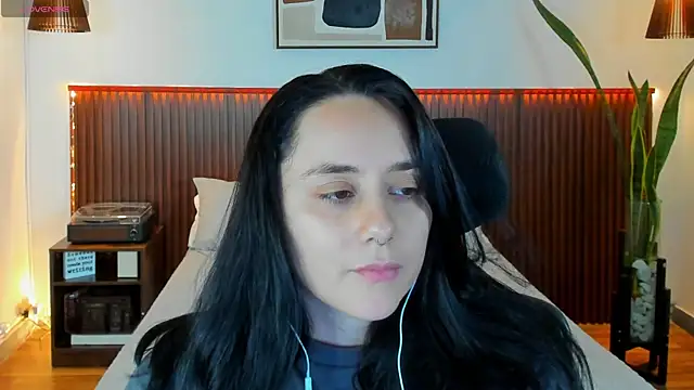 Snapshot of KatherineBond chatting on October 2025 06:38:02 PM KatherineBond online show from October 2025 06:38:02 PM