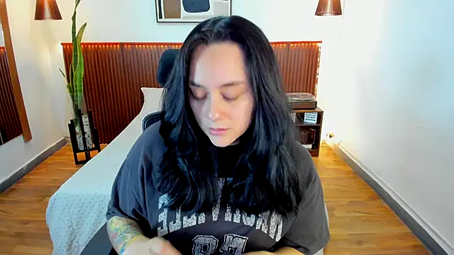 Snapshot of KatherineBond chatting on October 2025 07:47:02 PM KatherineBond online show from October 2025 07:47:02 PM